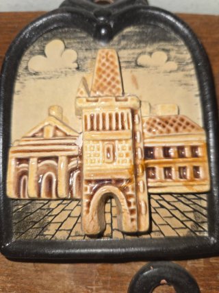 Piatti in ceramica in rilievo