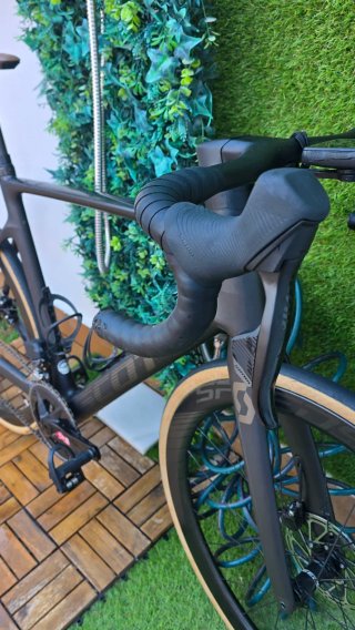 Scott Addict RC 15 SRAM Rival AXS