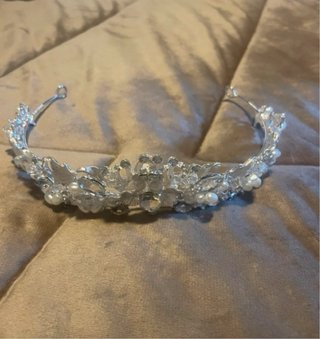 Tiara de Novia Plateada con Perlas