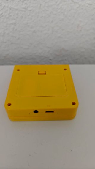 Consola Powkiddy V90 Amarilla + 16GB