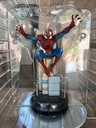 Figura Marvel Spider-Man Diorama 25 Aniversario