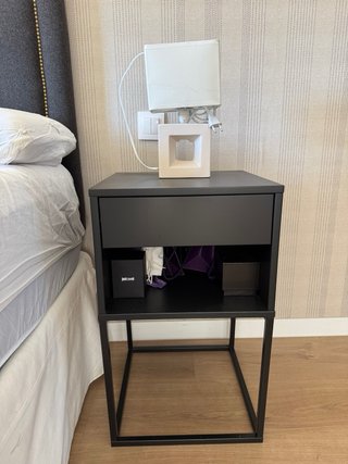 2 Mesitas de noche IKEA VIKHAMMER Negra