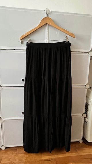 Falda midi fluida negra