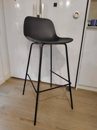 Silla alta negra