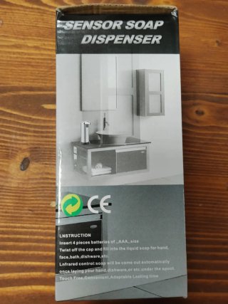Dispenser per sapone liquido e gel in acciaio.