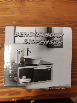Dispenser per sapone liquido e gel in acciaio.