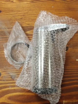 Dispenser per sapone liquido e gel in acciaio.