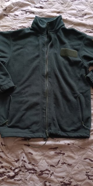 Chaqueta polar verde talla 2 sin dientes