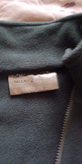 Chaqueta polar verde talla 2 sin dientes