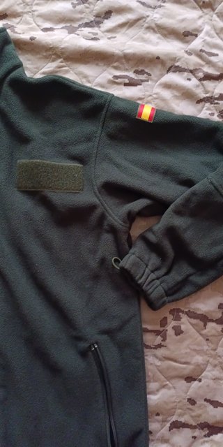 Chaqueta polar verde talla 2 sin dientes