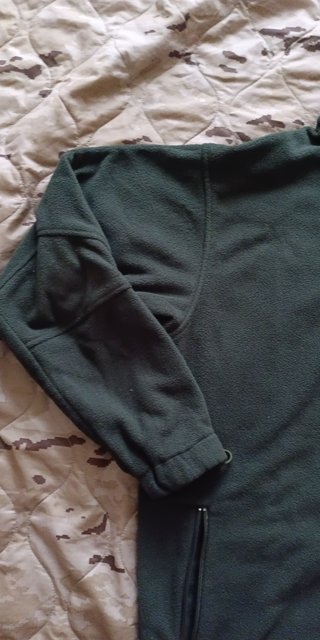 Chaqueta polar verde talla 2 sin dientes