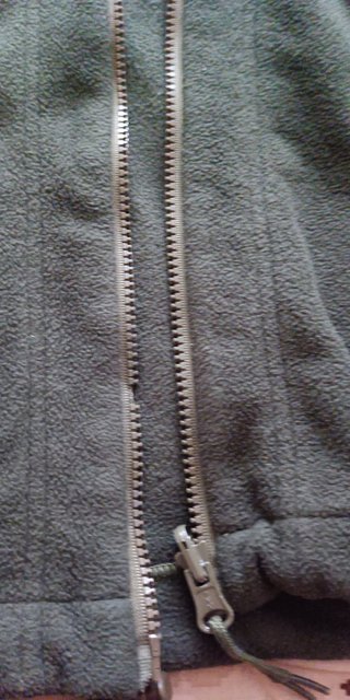 Chaqueta polar verde talla 2 sin dientes