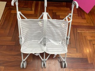 Carrito gemelar para muñecas