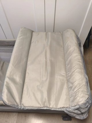 Cuna de bebé plegable con colchón