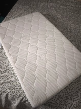 Cuna de bebé plegable con colchón