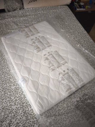 Cuna de bebé plegable con colchón