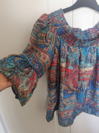 Blusa escote barco flores S seda