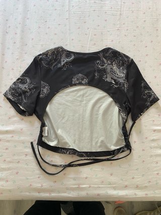 Crop top Shein estampado dragón Talla XS