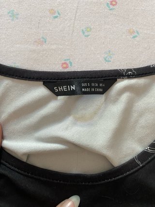 Crop top Shein estampado dragón Talla XS