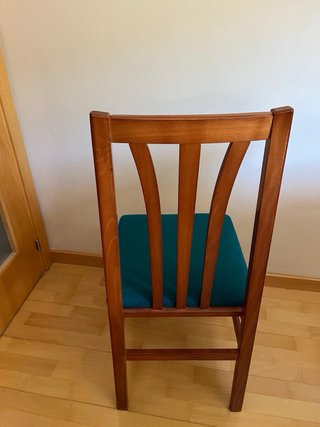 Sillas de madera con asiento de tela