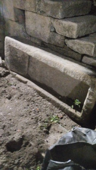 Piedra grande para jardín o decoración