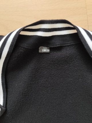 Chaqueta negra y blanca de niña de Descendientes