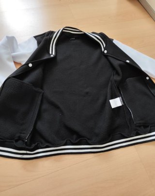 Chaqueta negra y blanca de niña de Descendientes