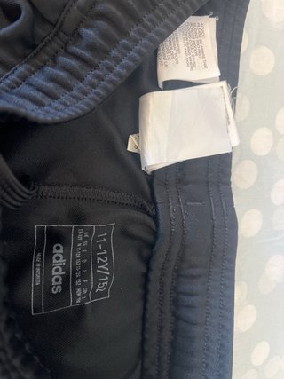Pantalón deportivo Adidas negro con rayas