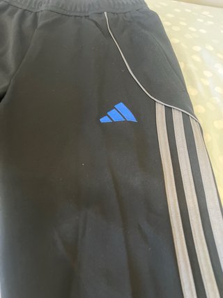 Pantalón deportivo Adidas negro con rayas