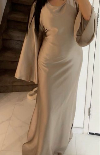 Vestido largo satén beige