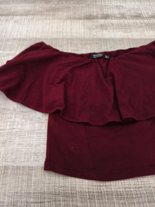 Top Bershka volante corto rojo Talla XS