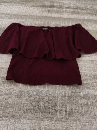 Top Bershka volante corto rojo Talla XS