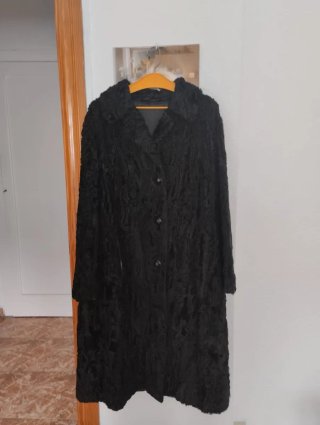 Abrigo de piel de garras negro