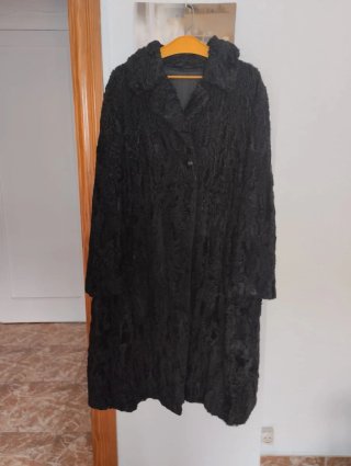 Abrigo de piel de garras negro
