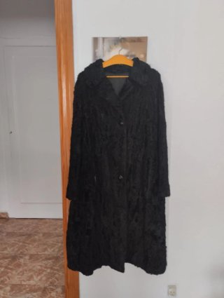 Abrigo de piel de garras negro