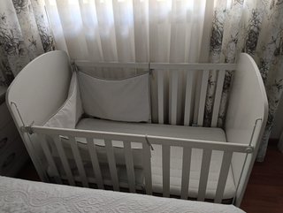 Cuna bebé con ruedas y colchón