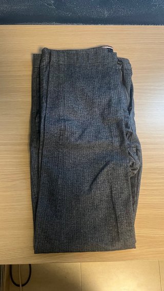 Pantalón de traje gris oscuro
