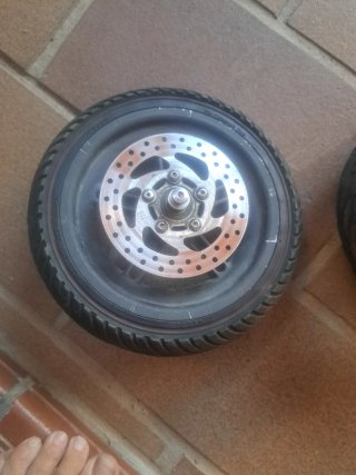 Ruedas patinete eléctrico con disco de freno