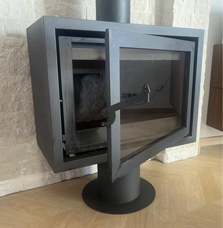Estufa de leña moderna (alto 93 cm desde el suelo)