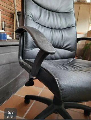 Sillón de oficina cuero sintético negro