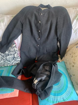 Americana y pantalón gris