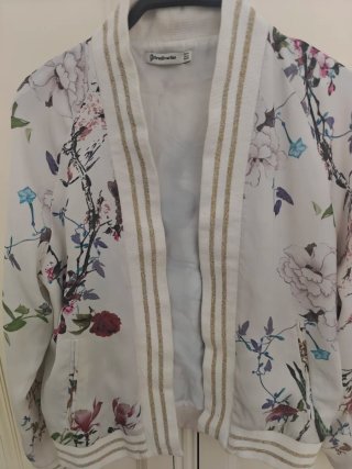 Kimono floral Stradivarius talla M