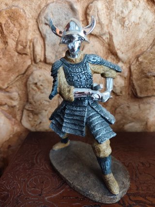 Lote 4 Figuras Orientales / Samuráis