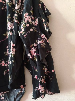 Blusa M/L con volantes y estampado floral