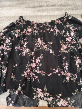 Blusa M/L con volantes y estampado floral