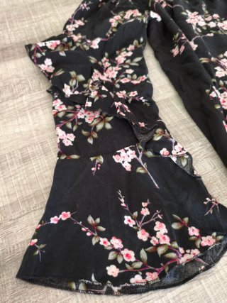 Blusa M/L con volantes y estampado floral