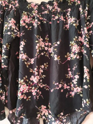 Blusa M/L con volantes y estampado floral