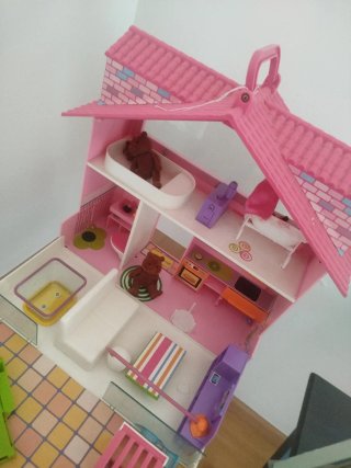 Casita de muñecas rosa