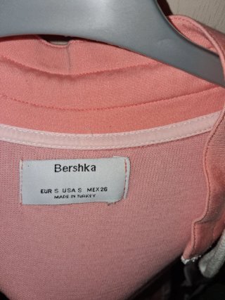 Chaqueta corta con tela fina de chubasquero