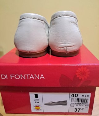 Mocasines de mujer en color blanco.
